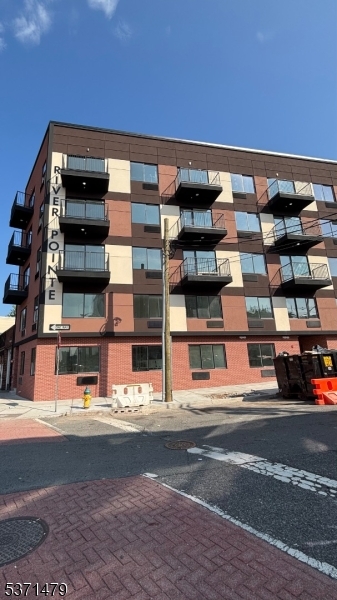 486 Market St Property Photo 1