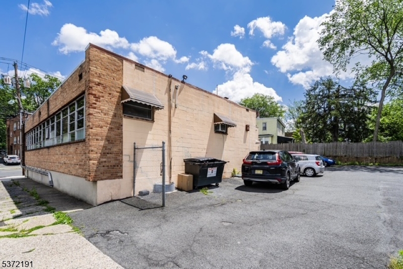 2075 Millburn Ave Property Photo 15