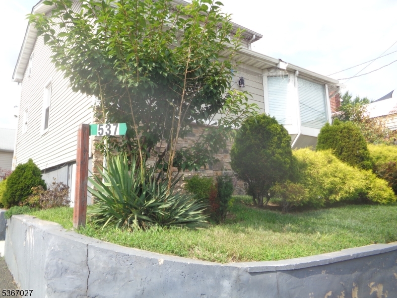 537 US Highway 22 Property Photo 1