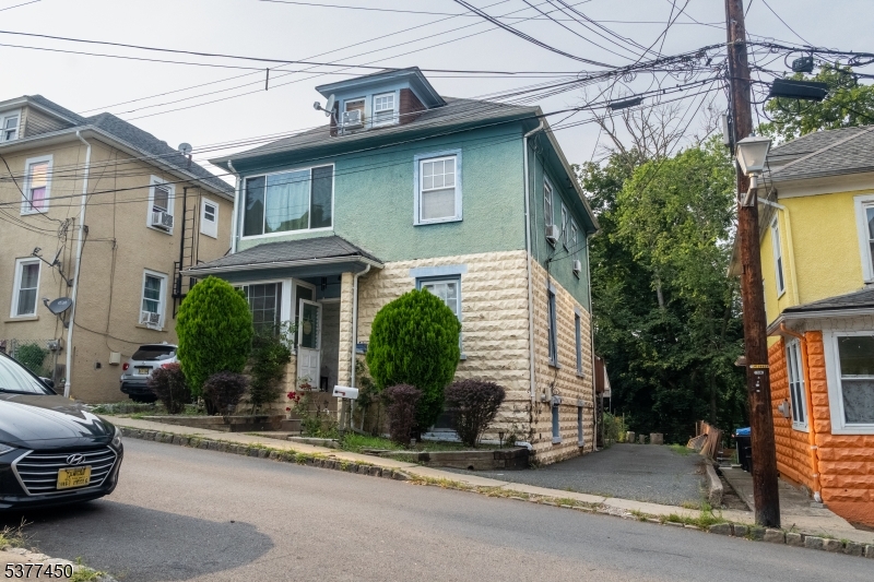 18 Lakeside Pl Property Photo 1