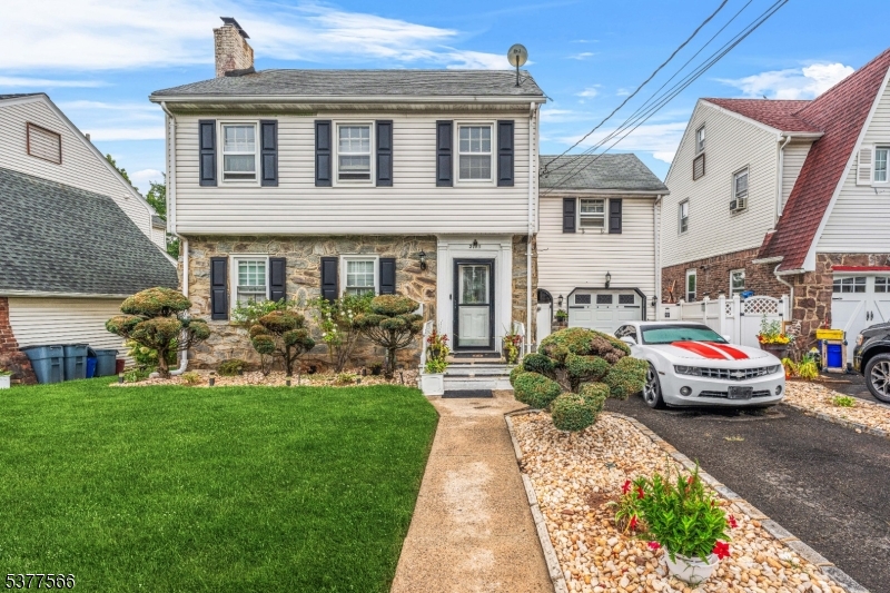 2785 Larchmont