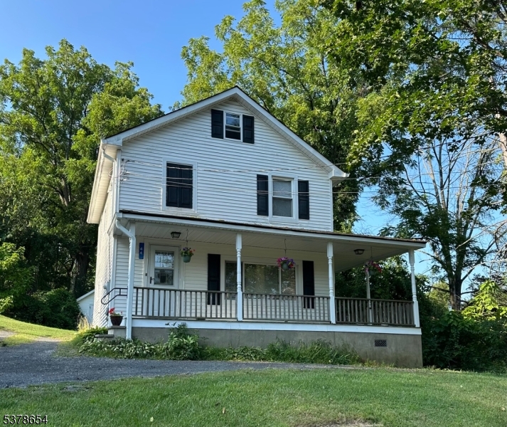 44 Oak St Property Photo 1