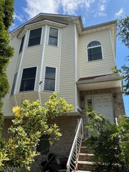 110 Fabyan Pl Property Photo 1