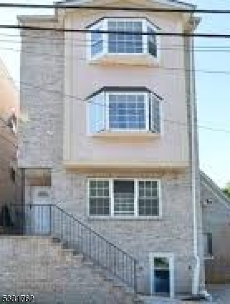12 Amity St 2 Property Photo 1