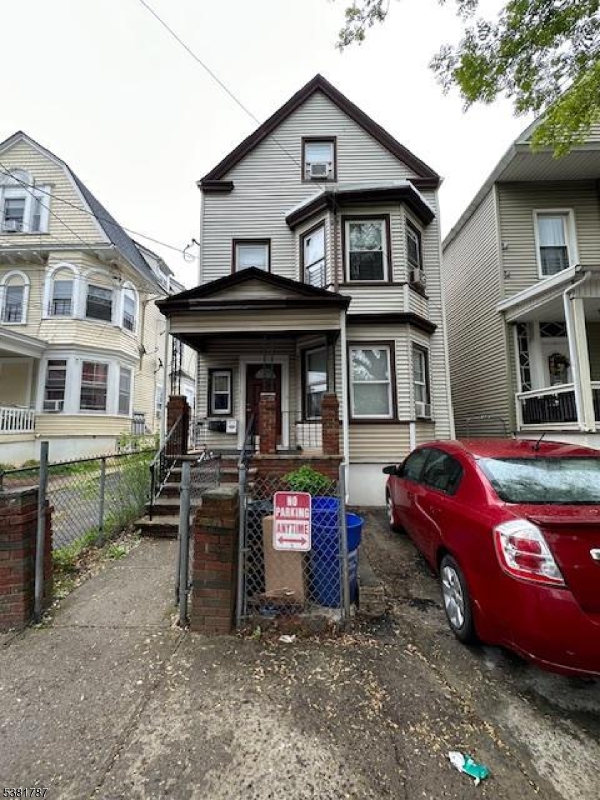 323 N 7th St Property Photo 1