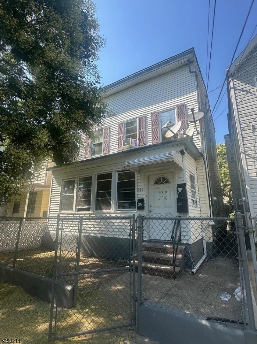125 Pearl St Property Photo 1