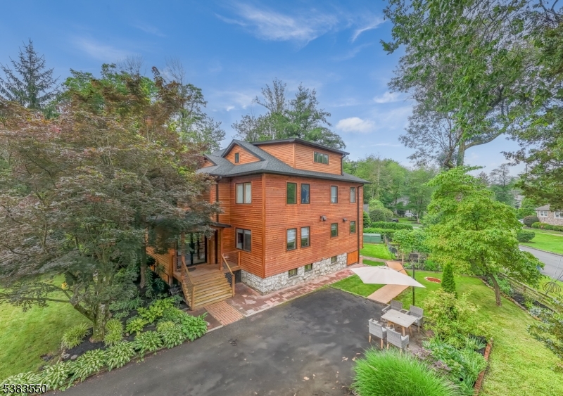 25 Division Ave Property Photo 1