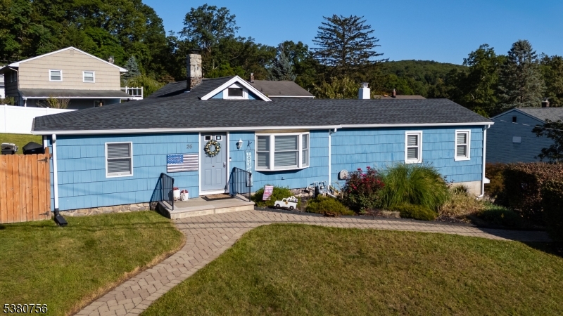 26 Currie Ave Property Photo 1