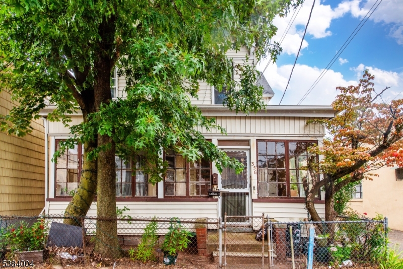 356 Henry St Property Photo 1