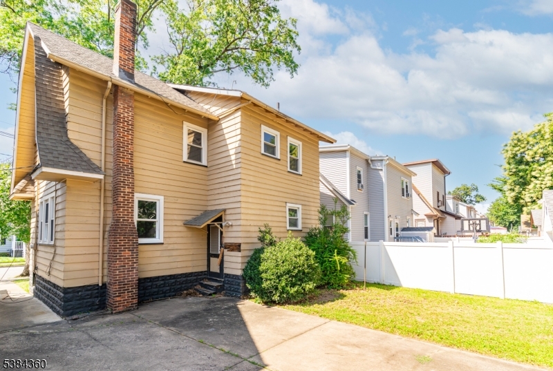 68 Richelieu Pl Property Photo 4