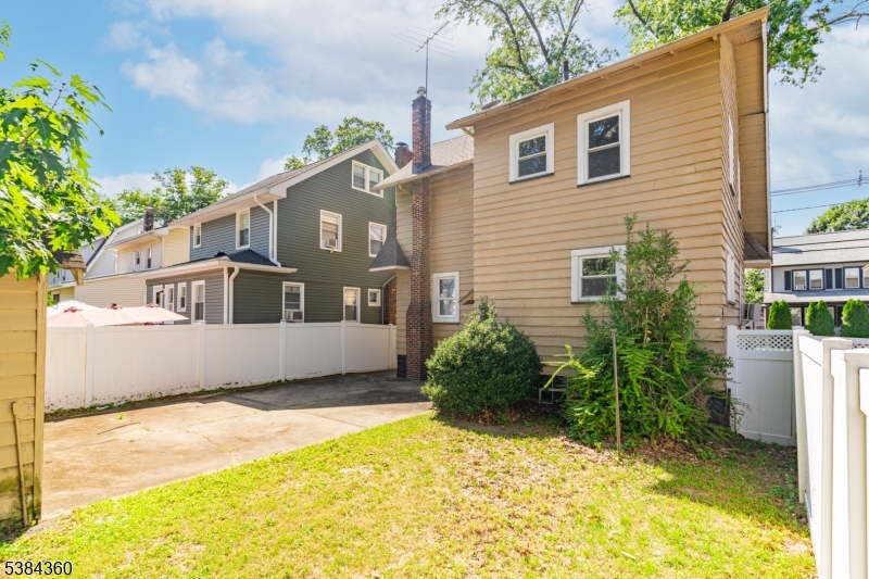 68 Richelieu Pl Property Photo 5