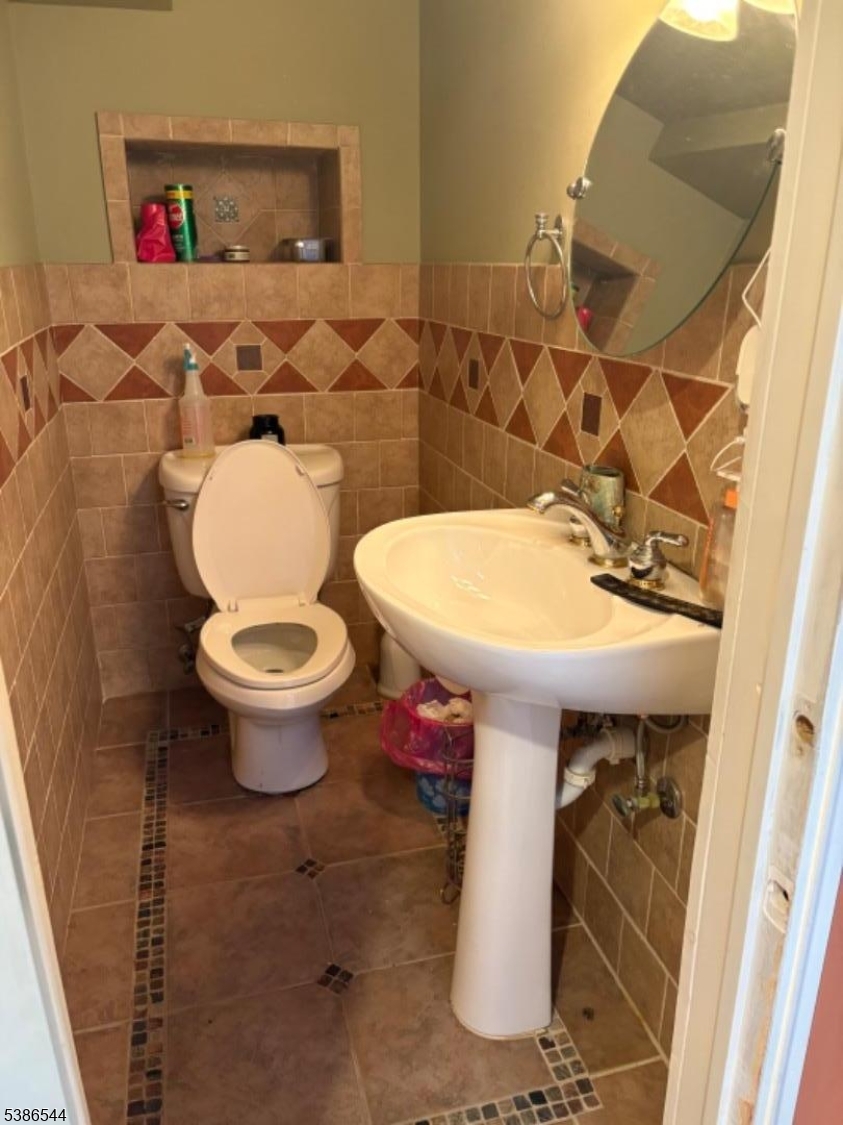 910 Apgar Ter Property Photo 3