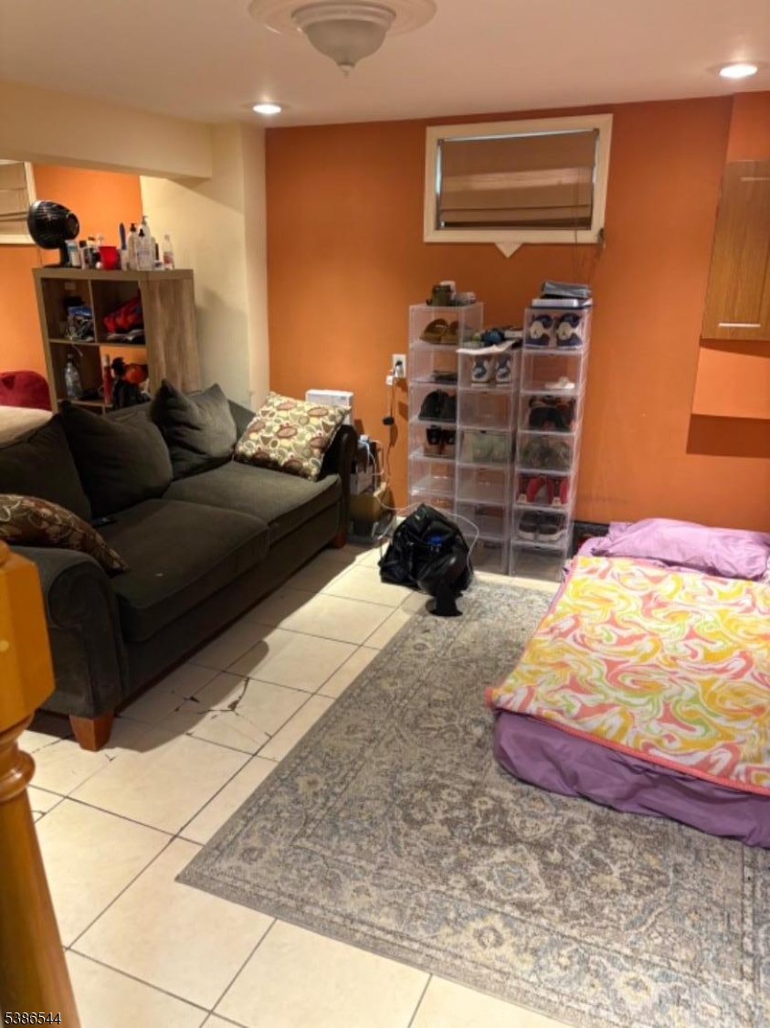 910 Apgar Ter Property Photo 4