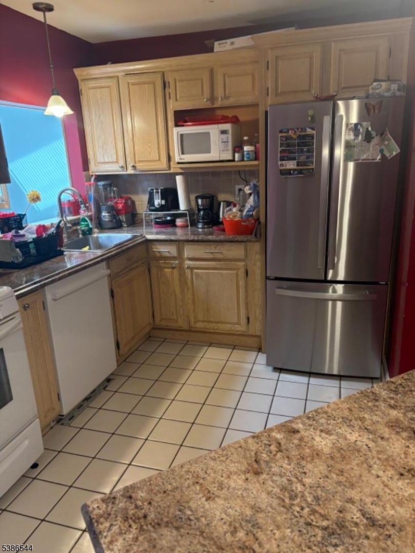 910 Apgar Ter Property Photo 10