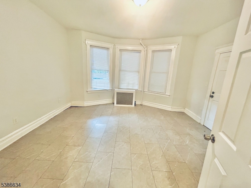 182 Seymour Ave First Fl Property Photo 3