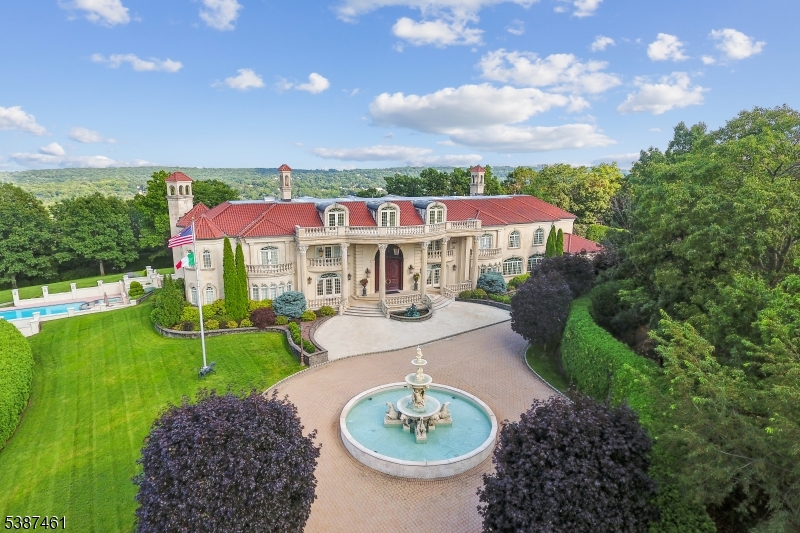50 Laura Dr