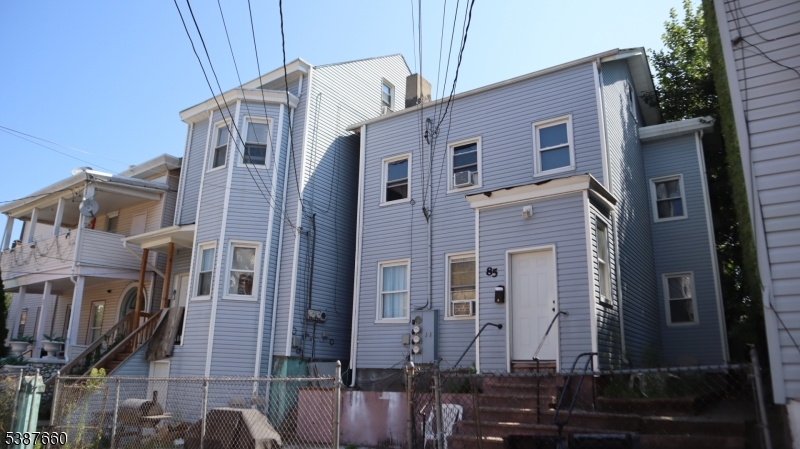 83 Madison St Property Photo 1