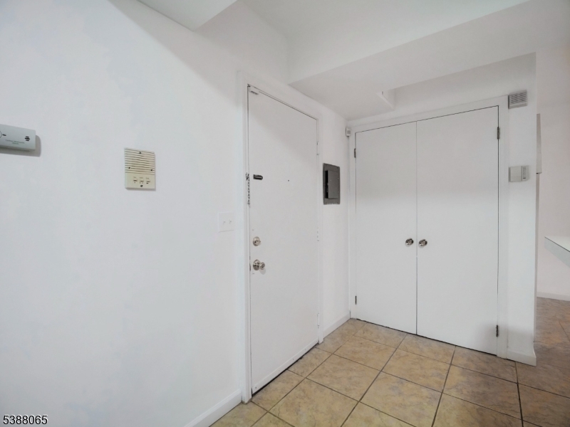 433 Lincoln Ave Property Photo 3