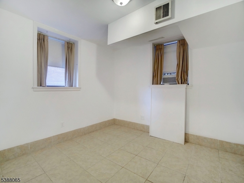 433 Lincoln Ave Property Photo 6