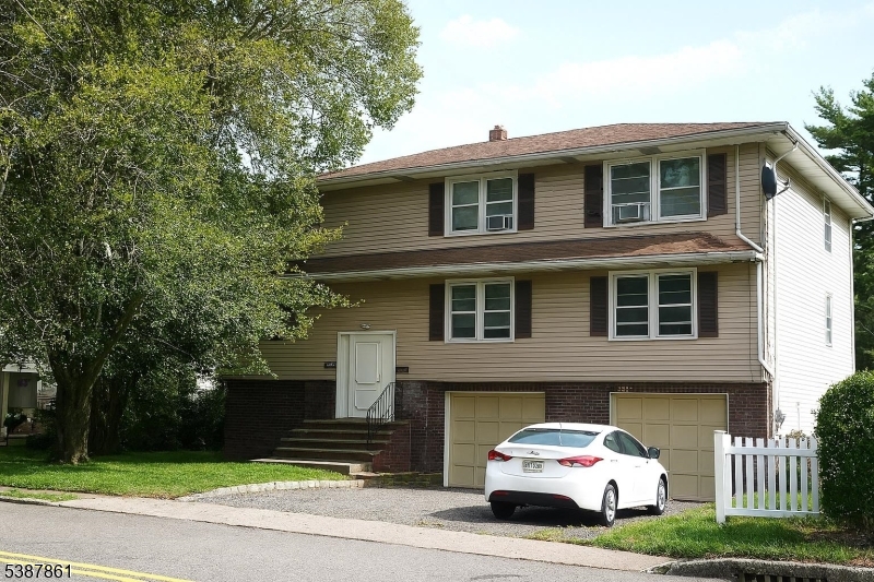 85 Grove St Property Photo 1