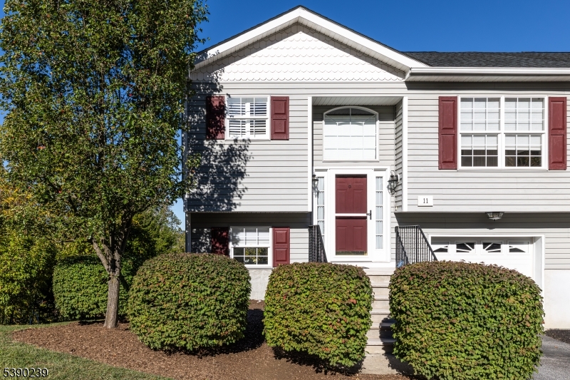 11 Oak Point Dr Property Photo 1