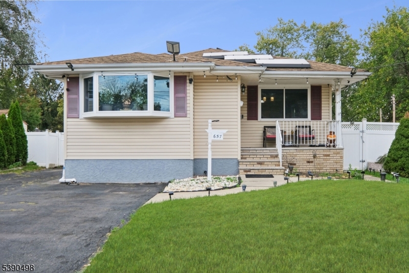 657 Barron Ave Property Photo 1