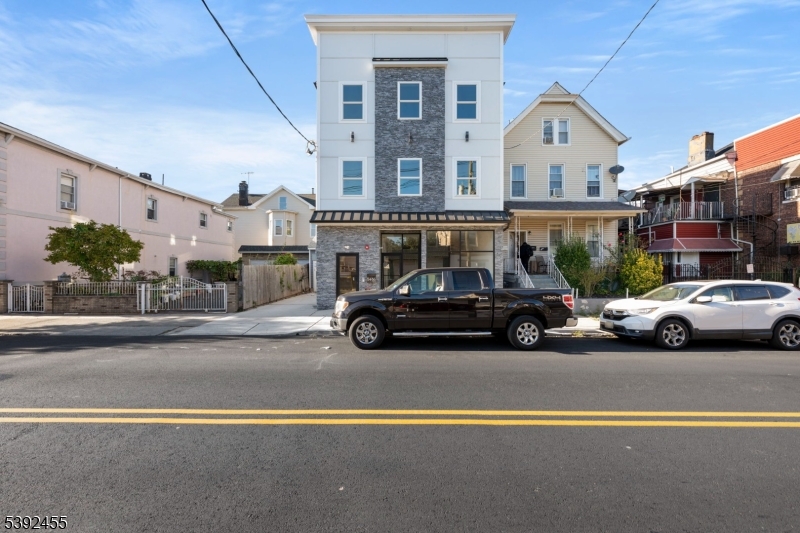 54 56 2nd St Property Photo 1