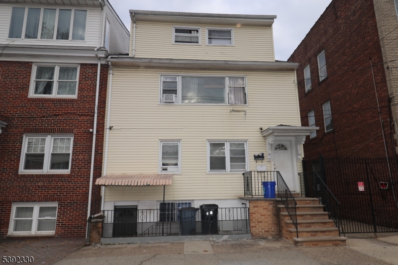 233 Adams St Property Photo 1