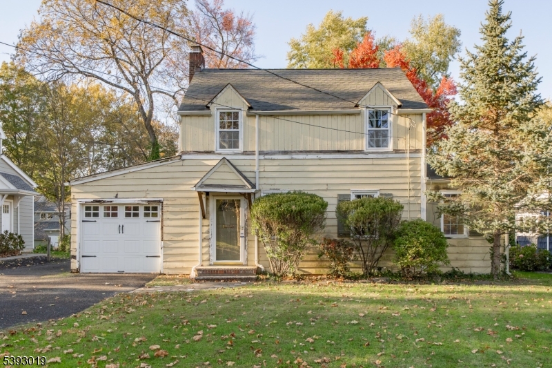 14 Holmes Oval Property Photo 1