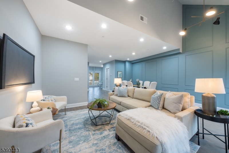 16 Riverbend Ct Property Photo 1