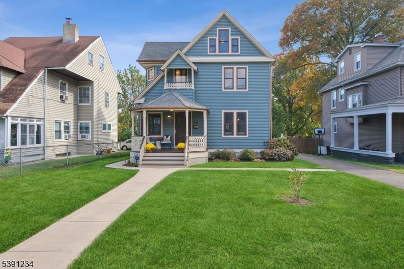 89 Elm St Property Photo 1