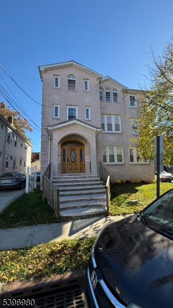 814 Vine St 2nd FL Property Photo 1