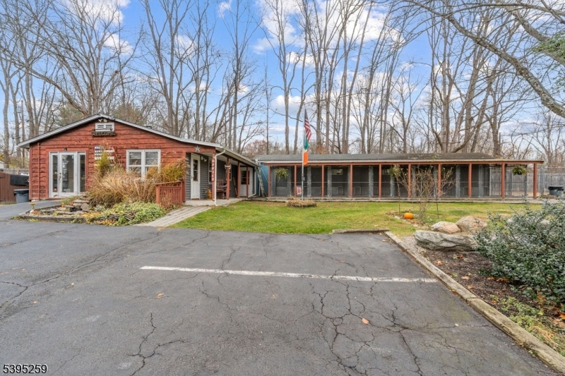 3 Volker Ln Property Photo 4