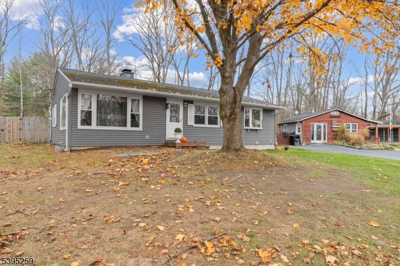 3 Volker Ln Property Photo 9