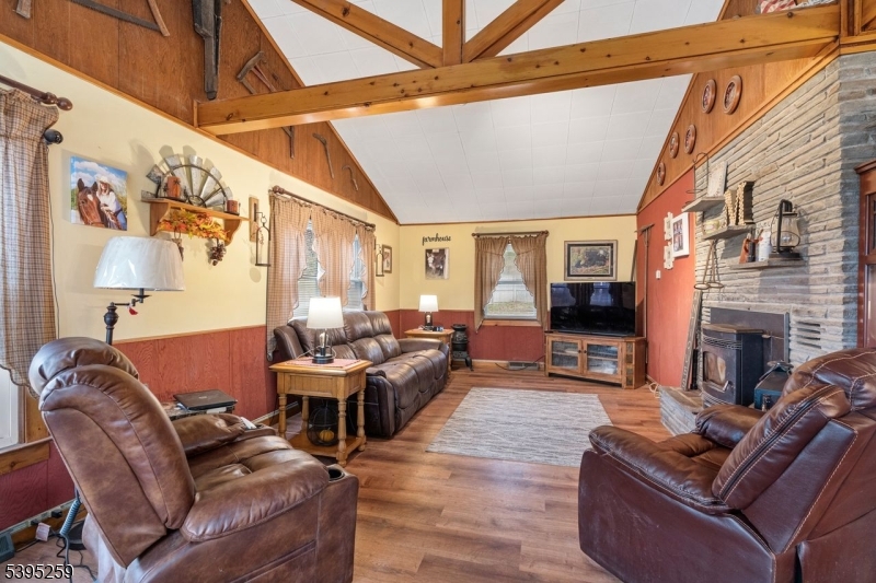 3 Volker Ln Property Photo 12