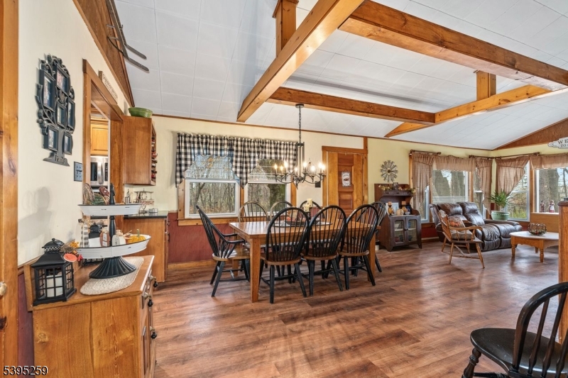 3 Volker Ln Property Photo 15