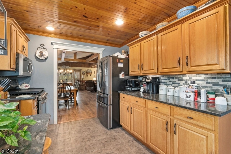 3 Volker Ln Property Photo 18