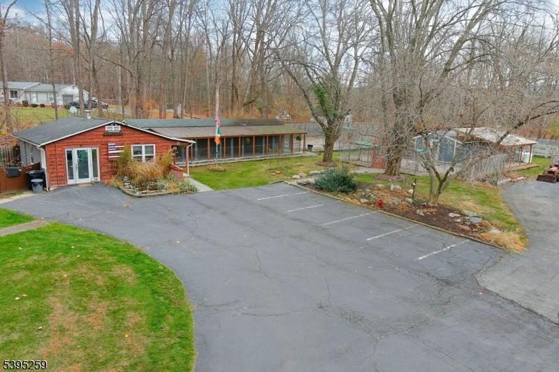 3 Volker Ln Property Photo 29