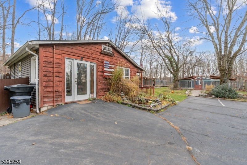 3 Volker Ln Property Photo 30
