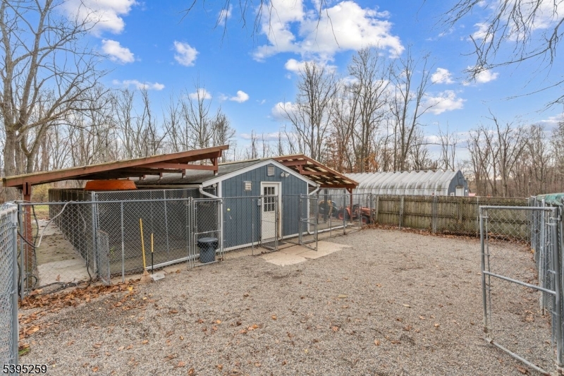 3 Volker Ln Property Photo 32