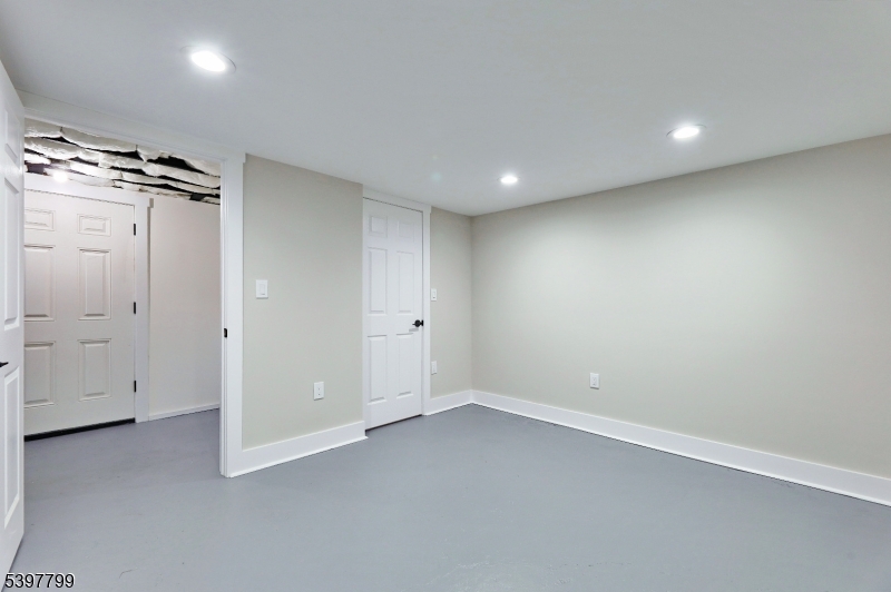 6 Van Buren Ave Property Photo 12