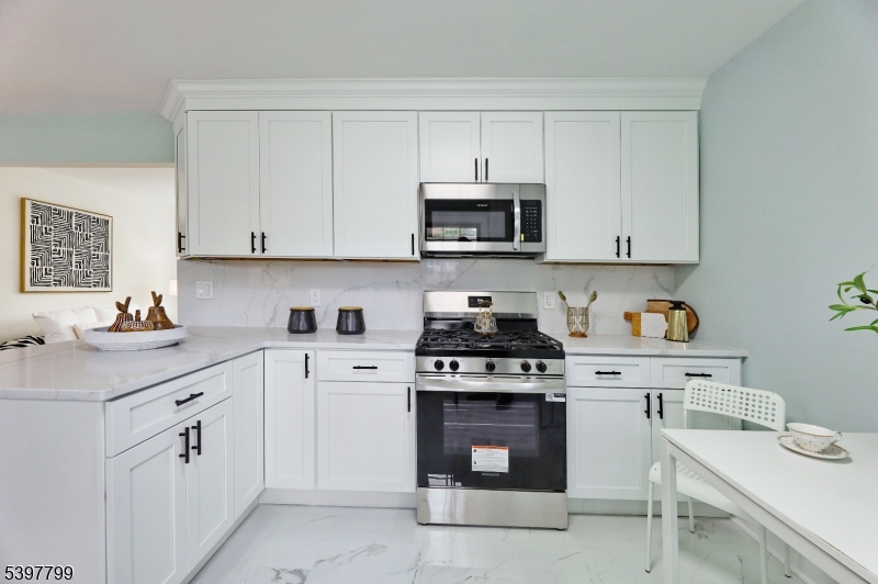 6 Van Buren Ave Property Photo 18