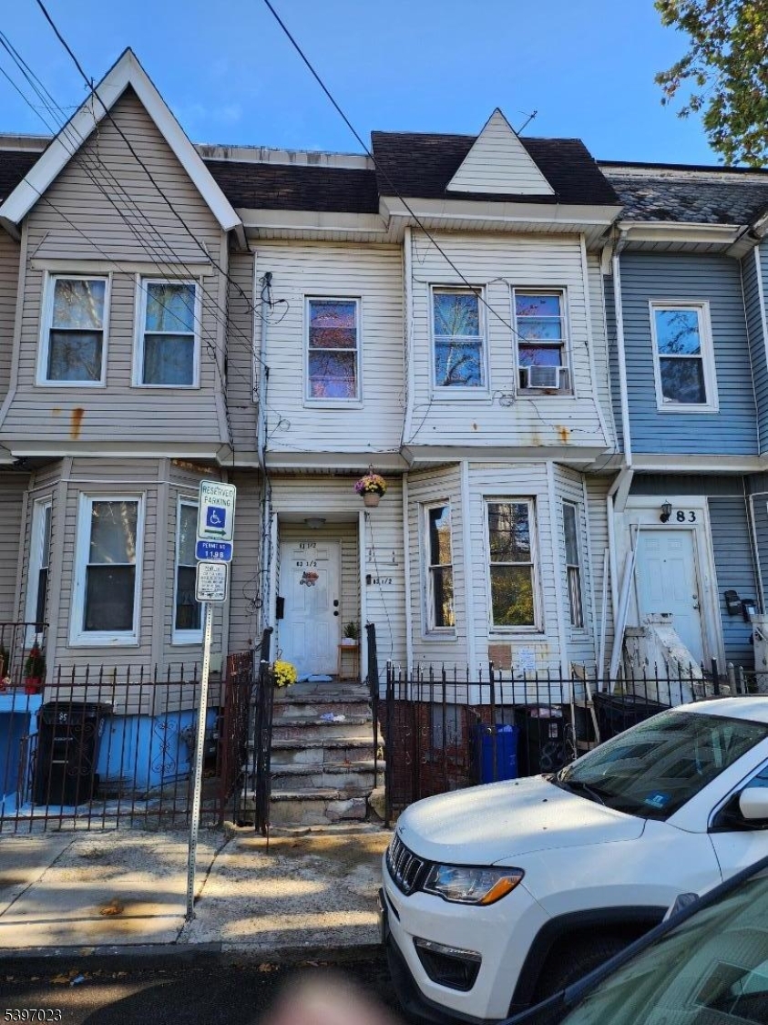 83 Garside St Property Photo 1