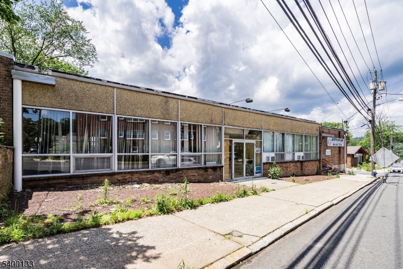 2075 Millburn Ave Property Photo 1