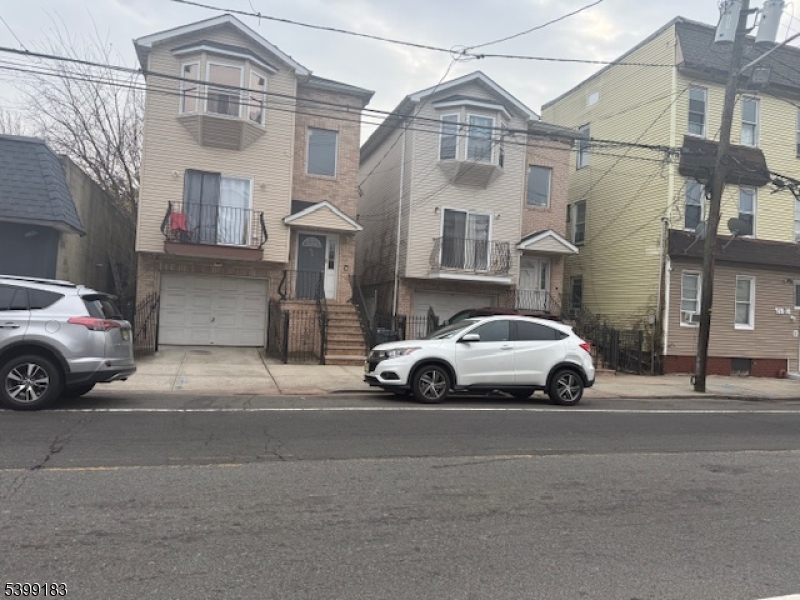 926 Bergen St Property Photo 1
