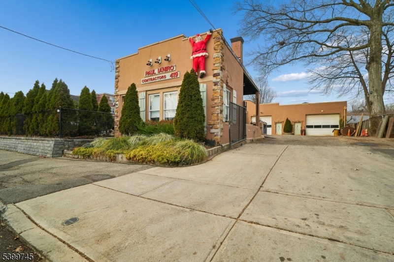 419 Valley St Property Photo 1