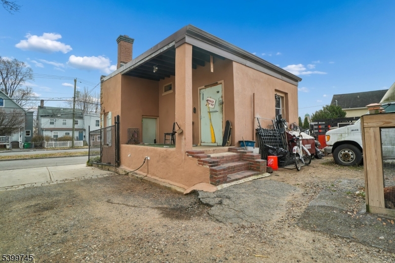 419 Valley St Property Photo 7