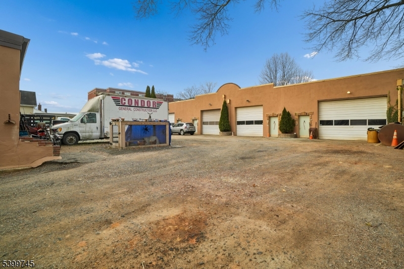 419 Valley St Property Photo 12