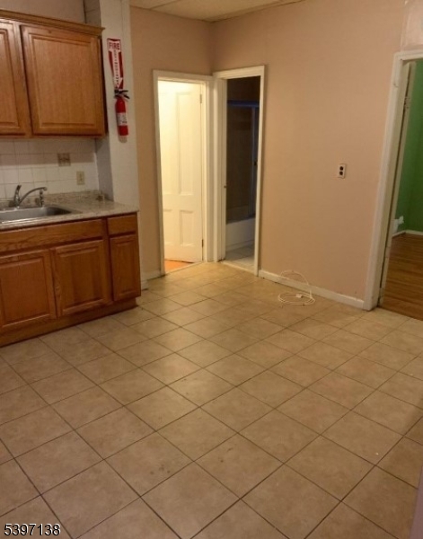 76 Jasper St Property Photo 8