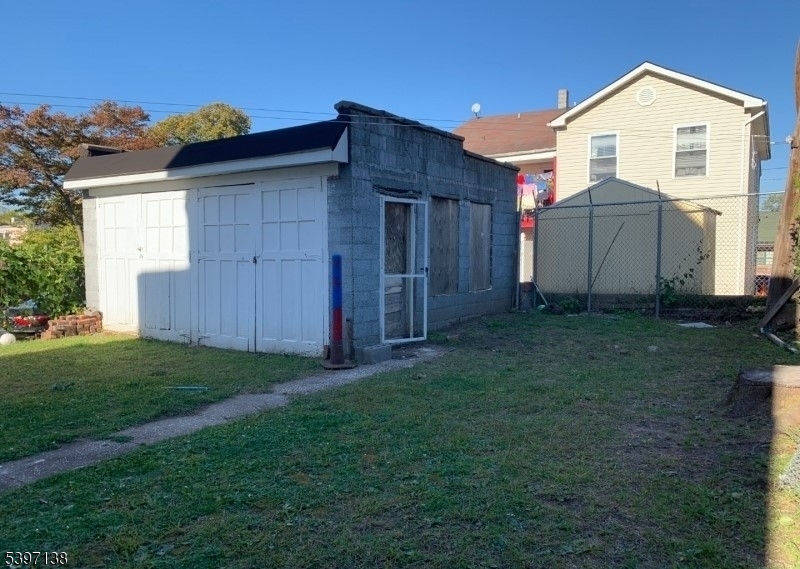 76 Jasper St Property Photo 11
